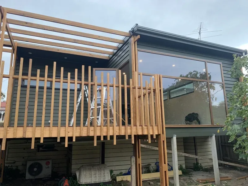 A photo of a deck alfresco.
